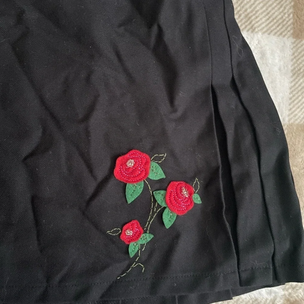 Vintage Girls The Children's Place Black Skirt with Red Floral Design
